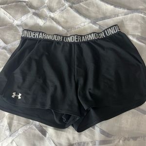 Underarm athletic shorts